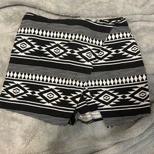 Hollister Black and White Geometric Skort
